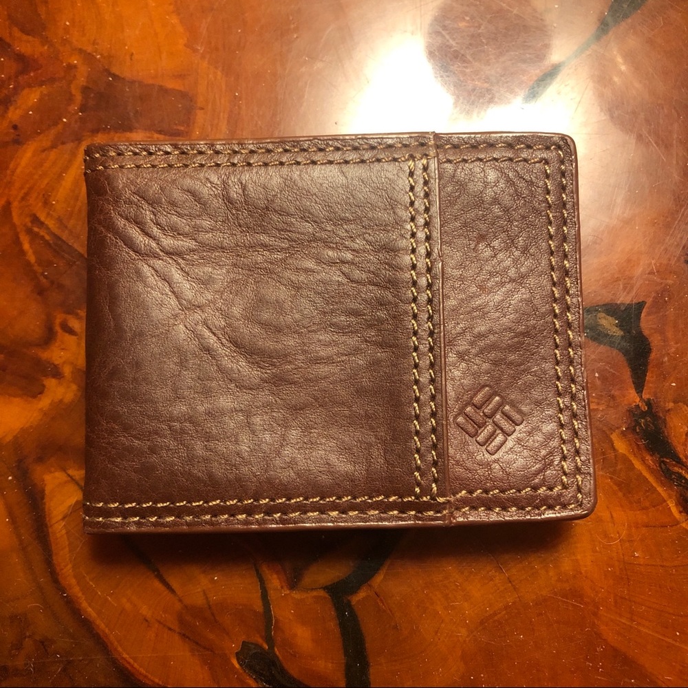 Columbia brown cards holder
